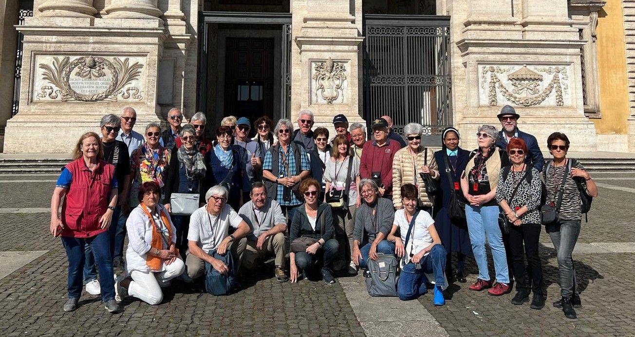 Il gruppo di pellegrini di Castel San Pietro con il loro parroco don Fiorenzo Maritan