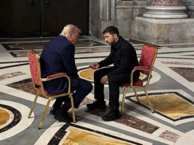 Zelensky e Trump si incontrano a sorpresa all'interno della Basilica vaticana, poco prima delle esequie di Papa Francesco