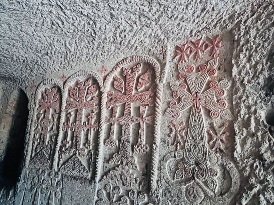 Tracce cristiane nel monastero di Gaghard in Armenia
