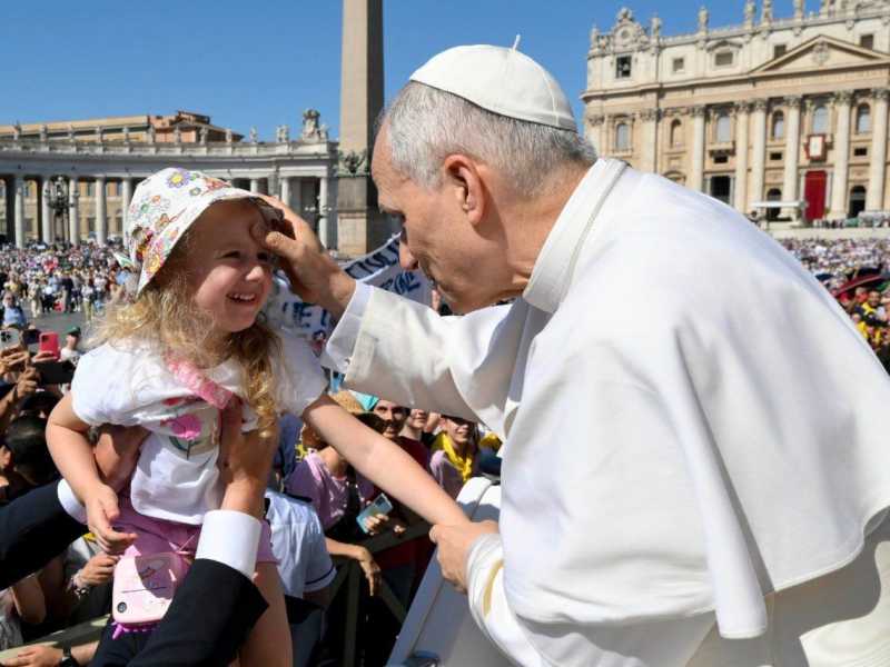 Il Papa con le famiglie