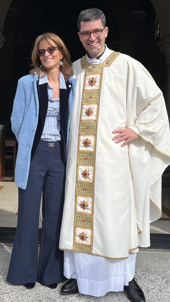 Don Matteo Frondoni con la Sindaca di Massagno