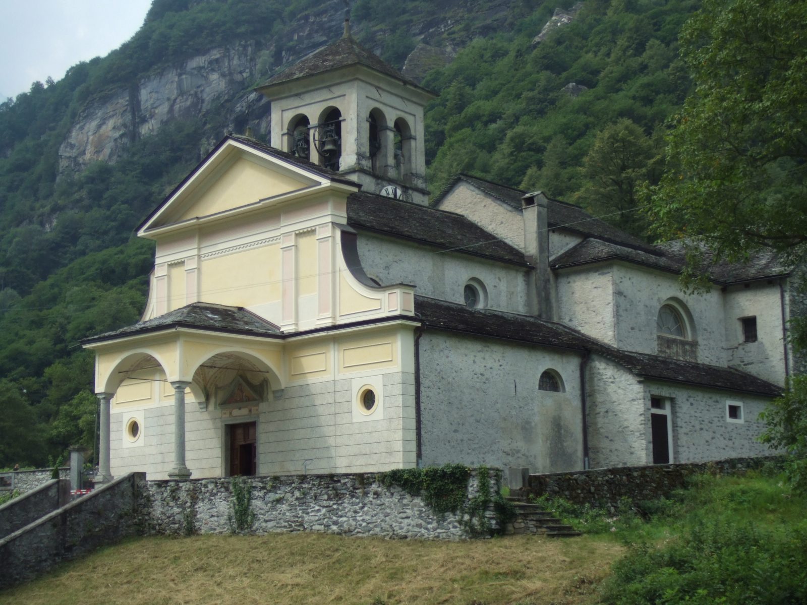 La Chiesa parrocchiale di San Giovanni Battista nel Comune di Cevio.